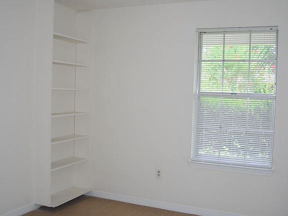 5th image of 15388 Woody Dr