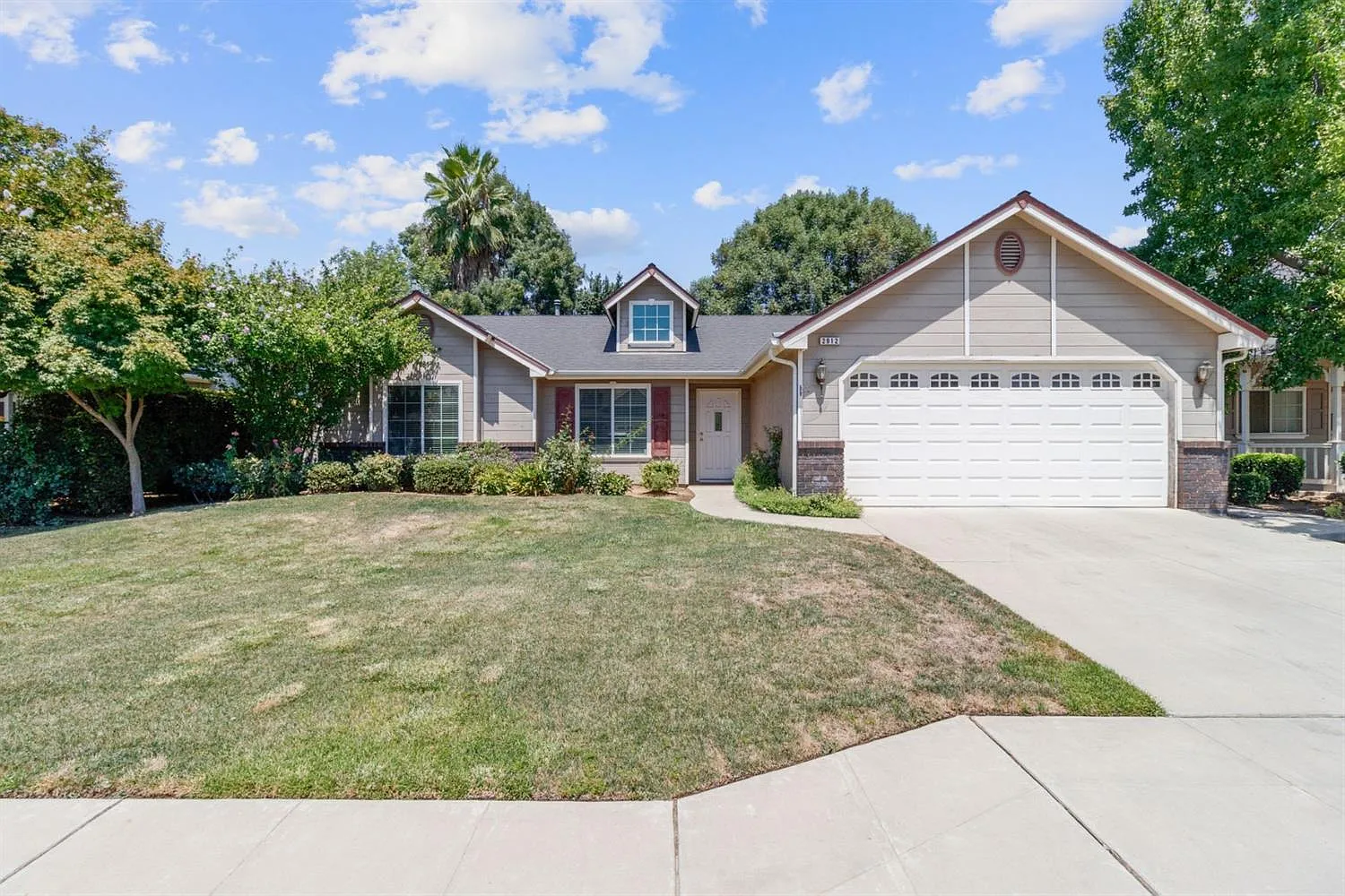 2912 E Christopher Dr photo 1