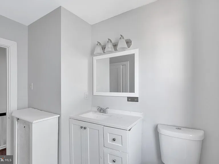 4056 Ellendale Rd — Photo 10