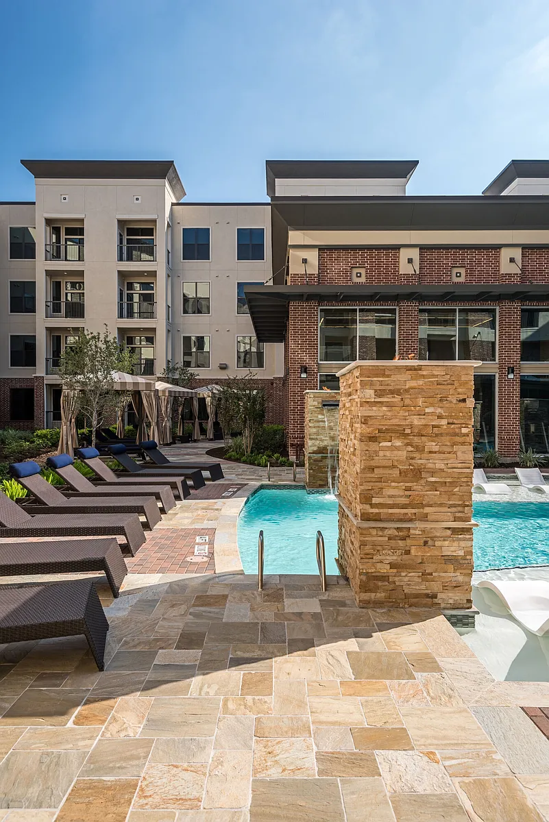 Building Photo - 2626 Fountain View