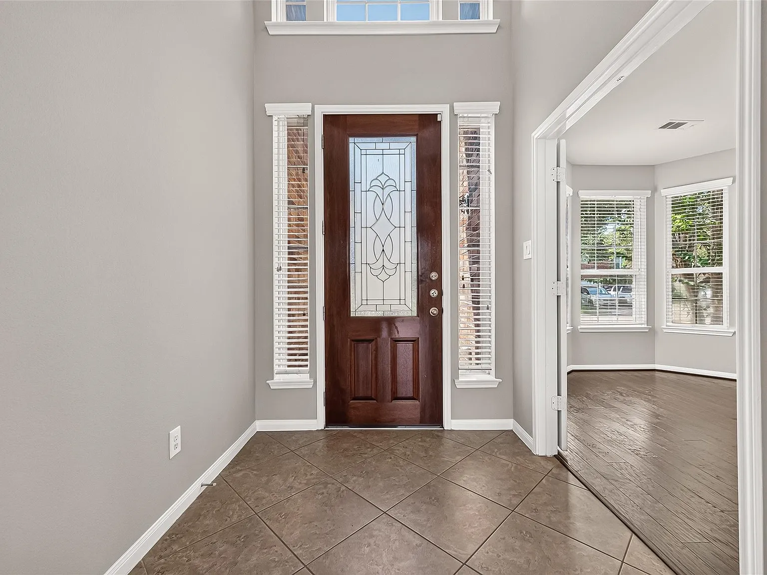 4 bed, 3.5 bath, 2638 sqft, $2,800 — Photo 3