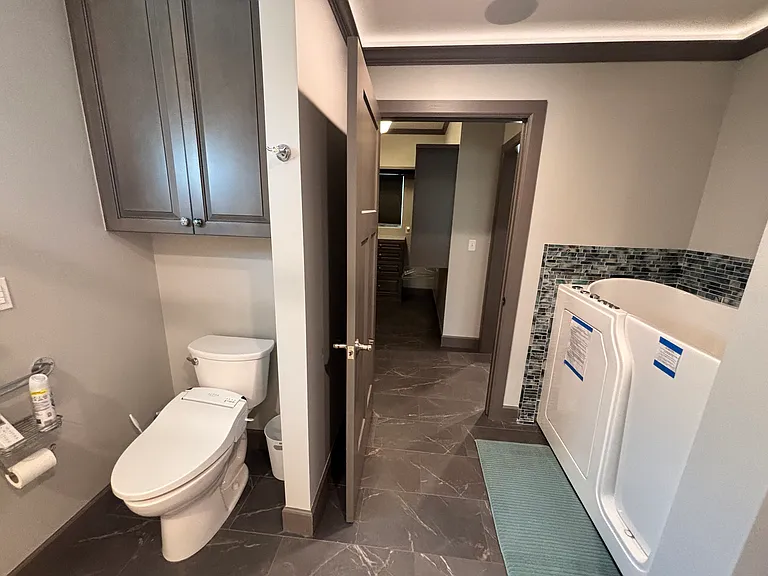 135 N Locust St — Photo 10