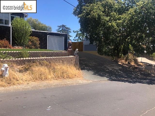 2nd image of 2331 Leslie Ave
