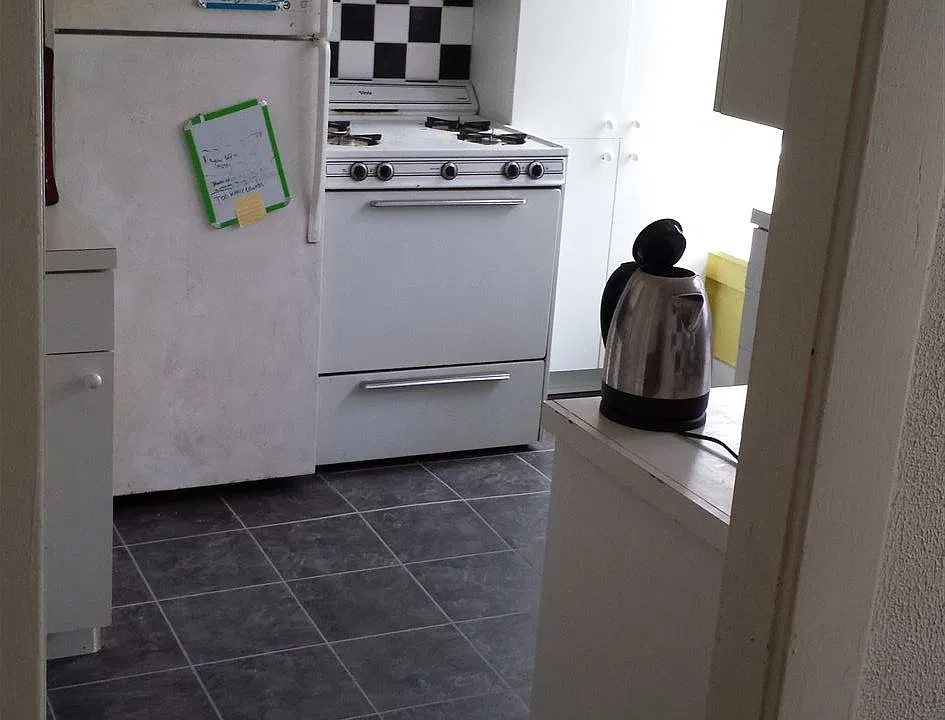 302 kitchen 2