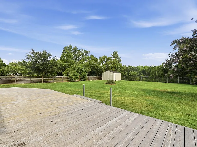 330 Howard Ln — Photo 29