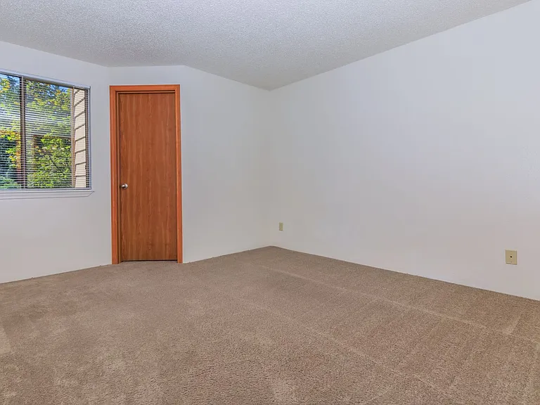 Autumn Ridge Apartments — Photo 25