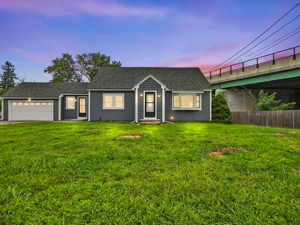 1070 Riverside Dr, Methuen, MA 01844