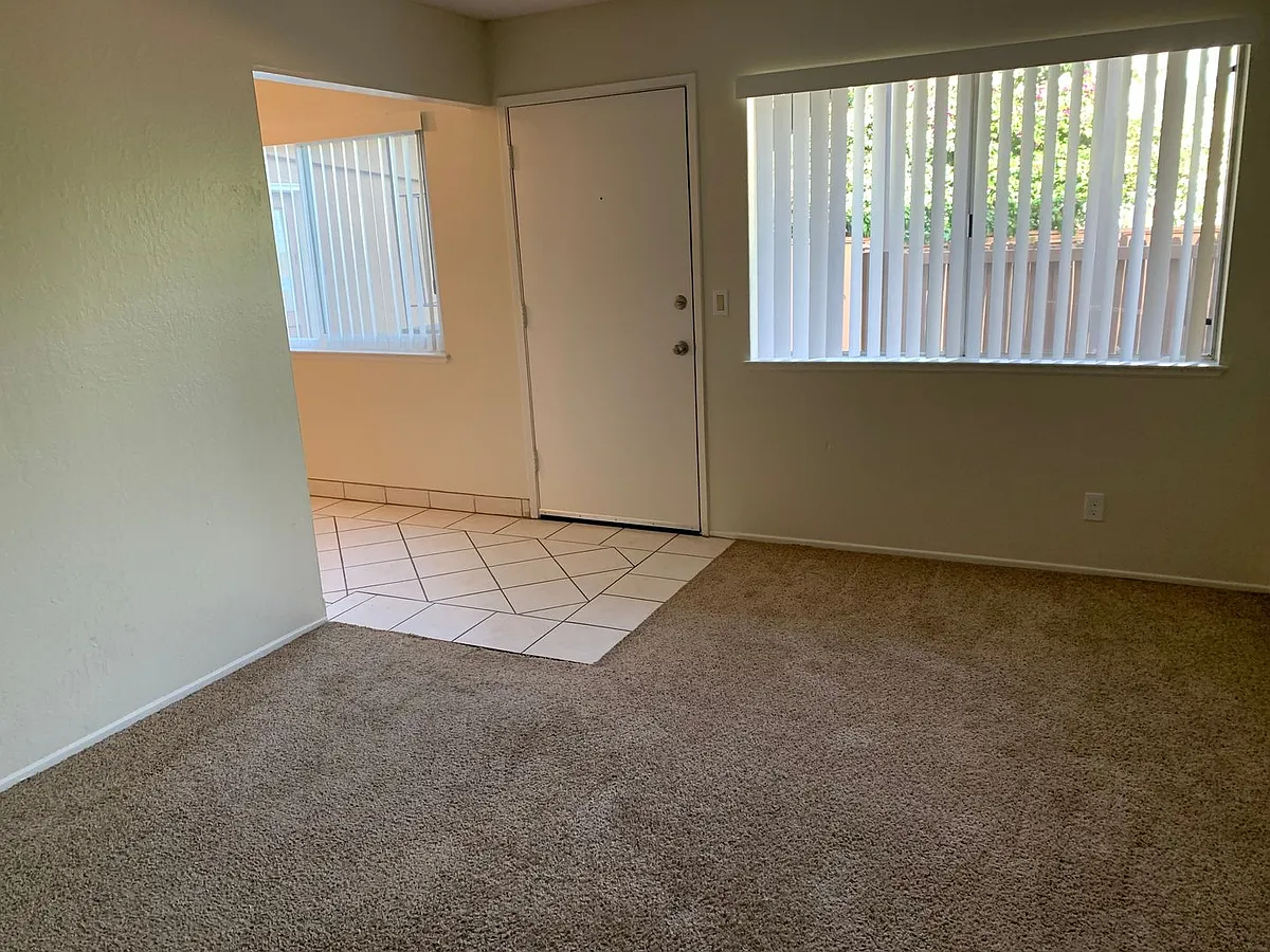 Building Photo - 1089 Oakmont Dr