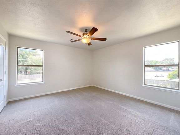 4th image of 2806 Legends Knoll Dr