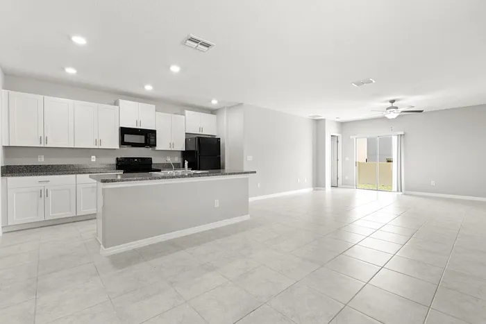 5 bed, 2.5 bath, 2389 sqft, $2,550 — Photo 3