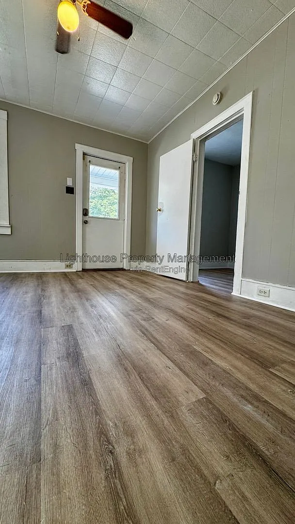 1 bed, 1.0 bath, $1,195 — Photo 2