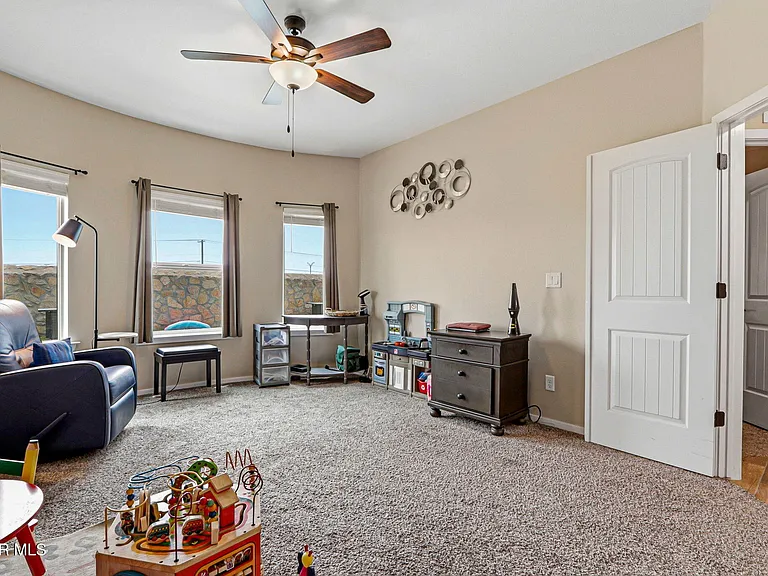 13066 Grantham Ln — Photo 17