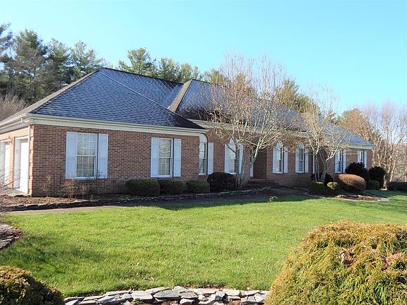 2nd image of 315 Fox Run Dr