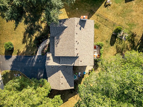 4th image of 10356 Geneva Dr