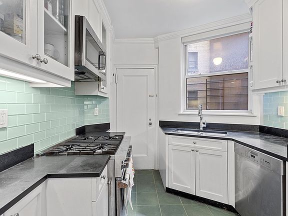 3rd image of 325 E 57th St APT 4C