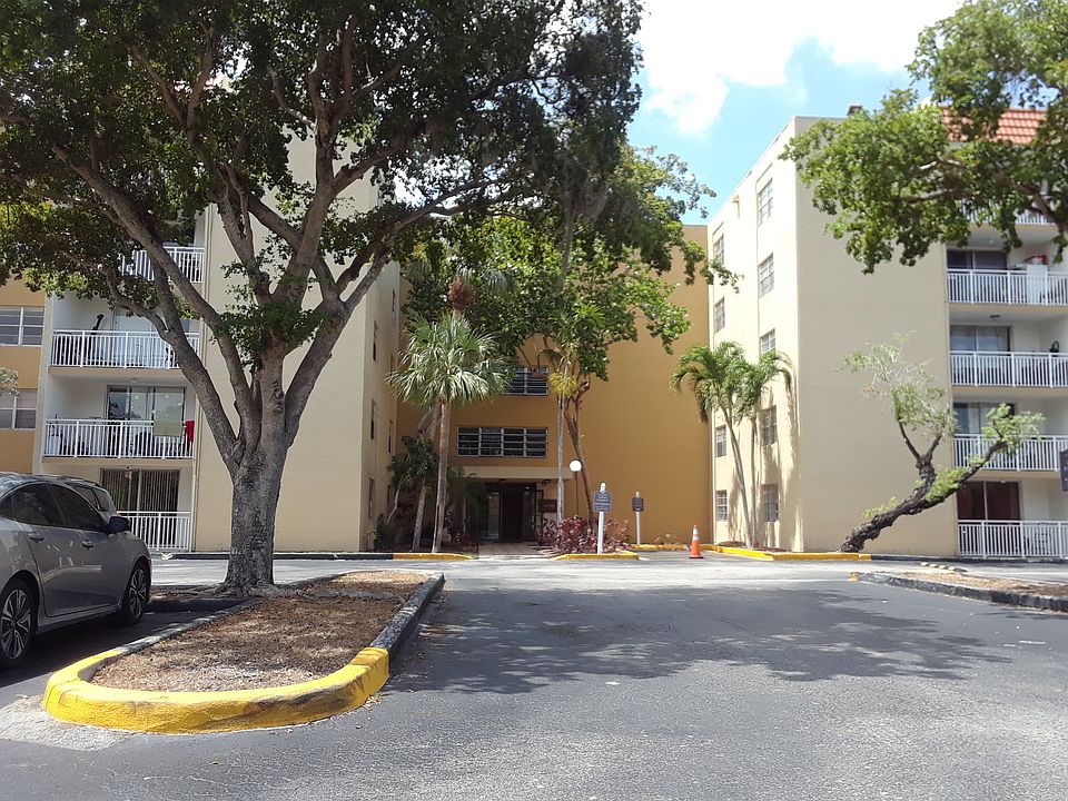 1st image of 6930 Miami Gardens Dr 1-302 #1-302