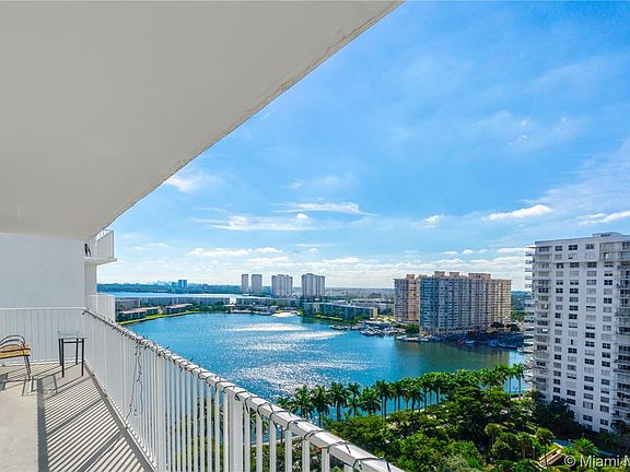 4th image of 2851 NE 183rd St APT 1706E