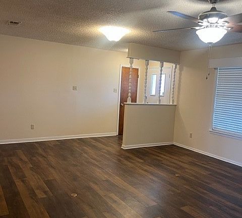 5th image of 558 Beverly Ln