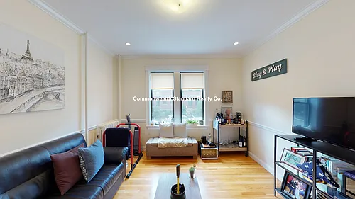 76 Quint Ave #3 Photo 1