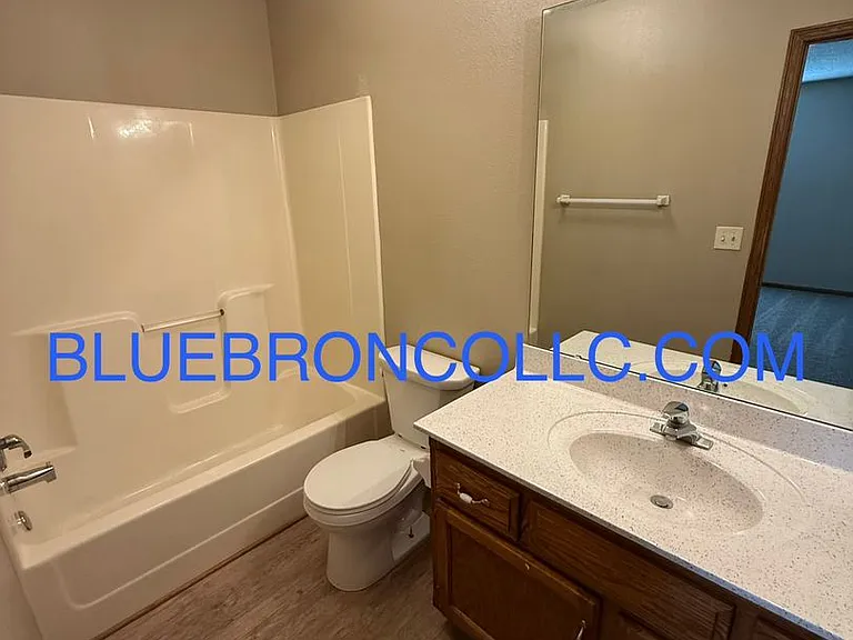 619 Willow Ln #B — Photo 7