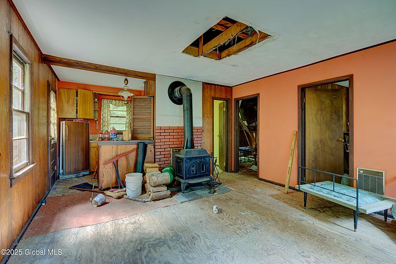 4th image of 373 New Vermont Road
