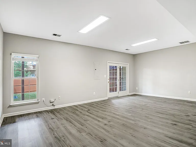 22616 Welborne Manor Sq — Photo 36