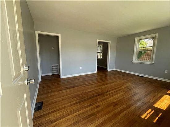 2nd image of 606 Rex Ave