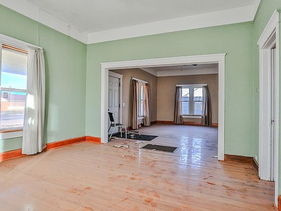 3rd image of 521 E Aspen St