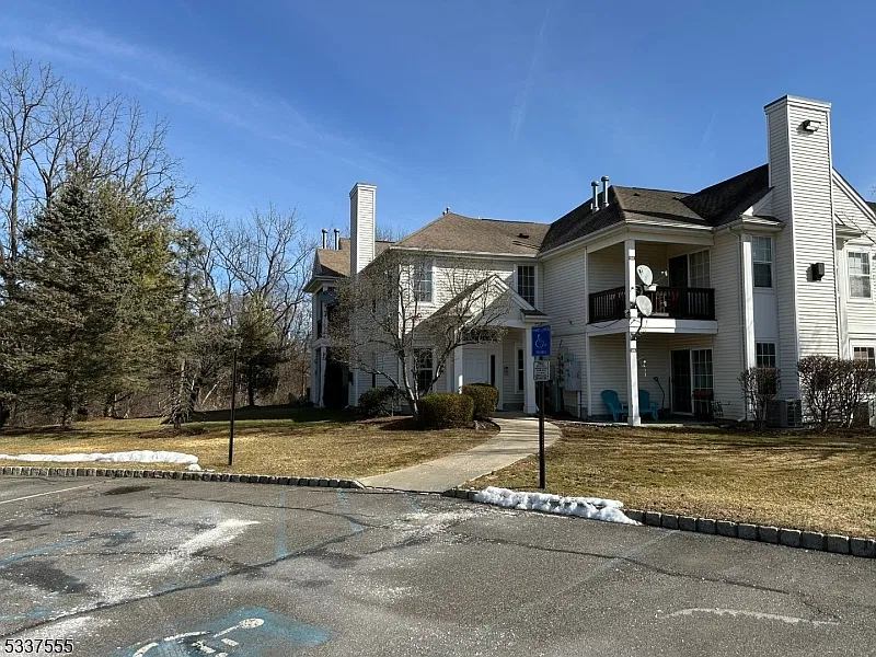 2 bed, 2.0 bath, $2,450 — Photo 3