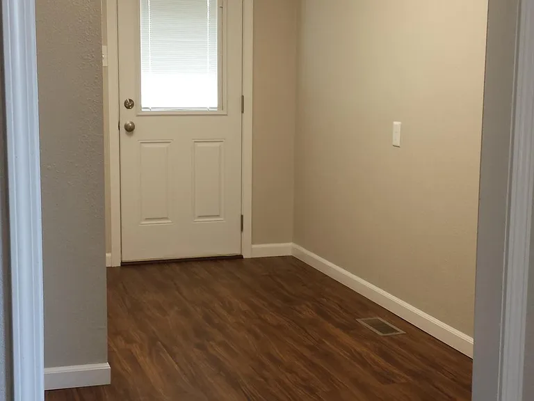 2105 N Bluff Rd — Photo 13