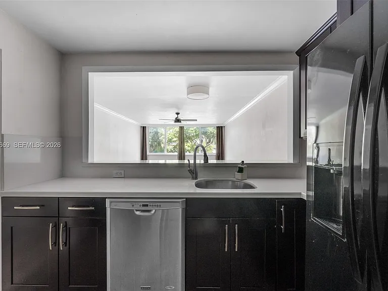 9001 SW 77th Ave #C202 — Photo 5