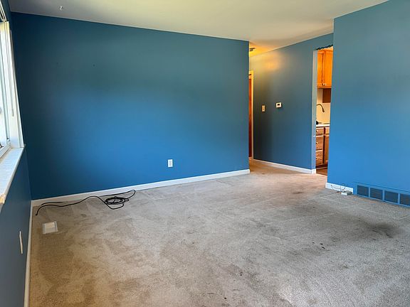 4th image of 1639 Winifred St