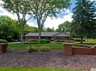 395 W Hills Rd, Melville, NY 11747