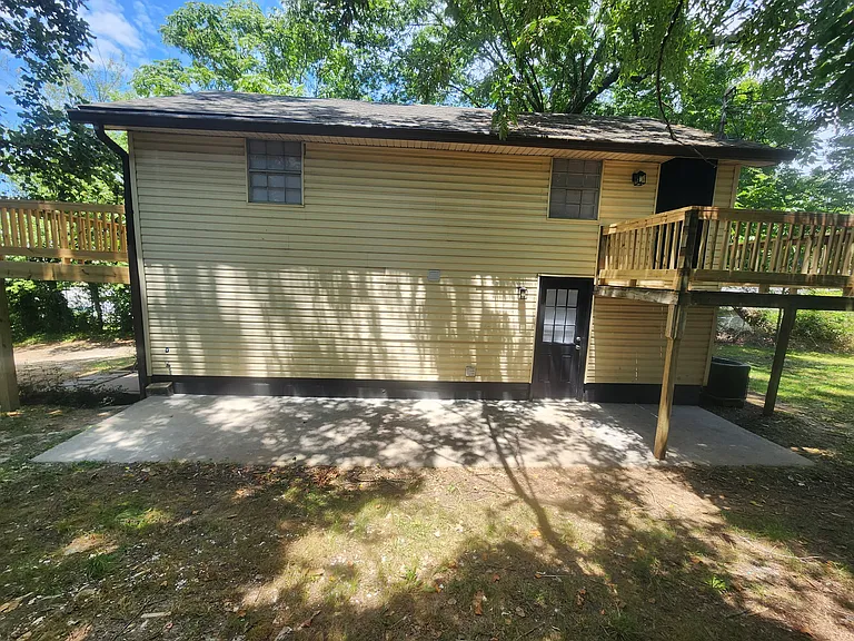 565 2nd St SE #D — Photo 3
