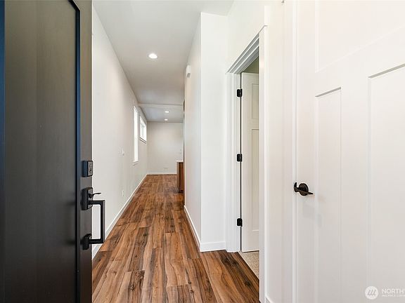 3rd image of 4235 Melrose Lane