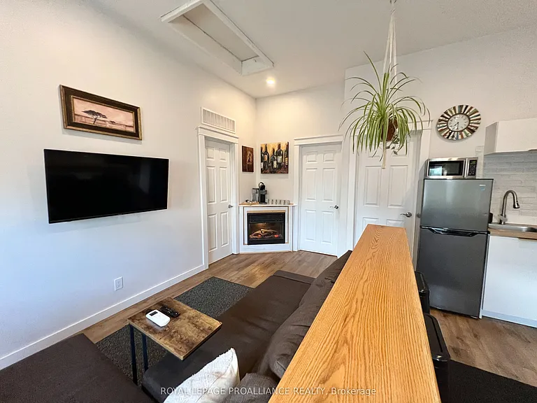 24 Russell St #A — Photo 5