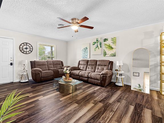4th image of 2321 Grandview Dr