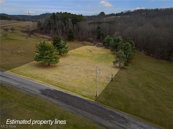 228 Pineview Ln SW, Carrollton, OH 44615