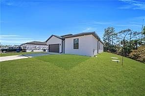 3rd image of 621 Greenbriar Blvd