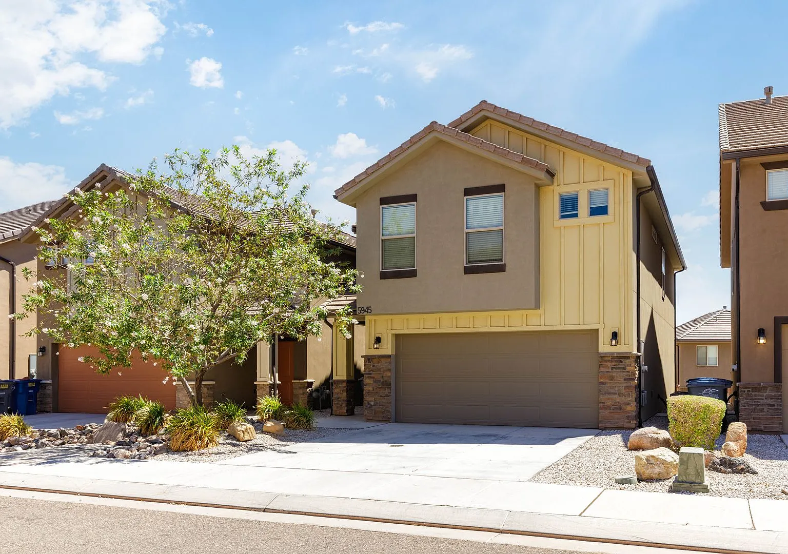 4 bed | 2 1/2 bath | 2 car garage in Desert Canyon with washer/dryer/fridge — Photo 2