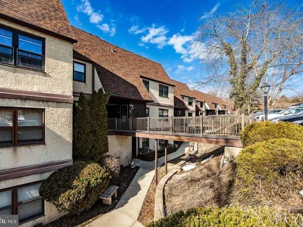 243 Shawmont Ave APT C, Philadelphia, PA 19128