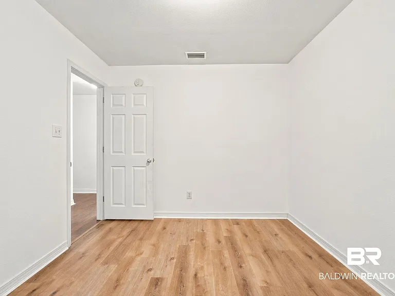 905 Ryan Ave — Photo 19