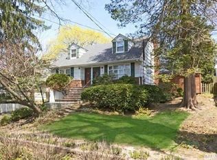 10 Hollis Pl, Huntington Station, NY 11746