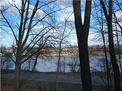 4th image of 3020 River Thames St