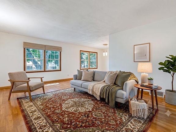 2nd image of 4506 Village Ln