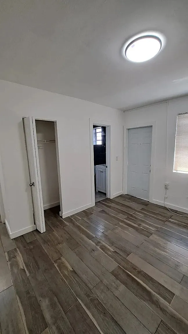 1703 Thomas Street, Unit 4 — Photo 2