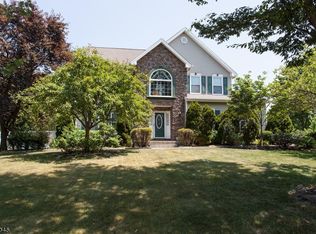 29 Meadow Hills Dr, Somerset, NJ 08873