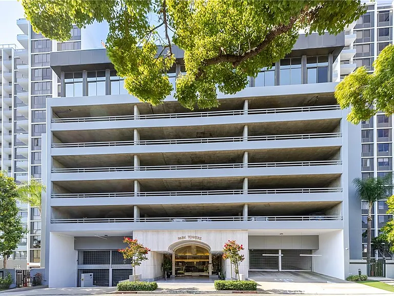 343 Pioneer Dr #Penthouse 2 — Photo 1