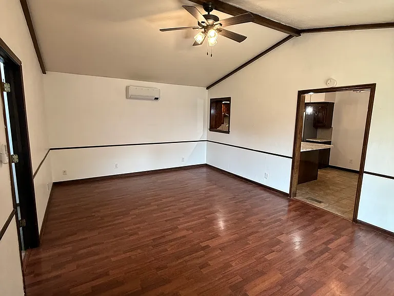 2517 Larkspur Ln — Photo 9