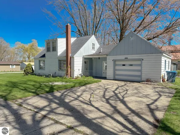 408 N 5th St, Coleman, MI 48618